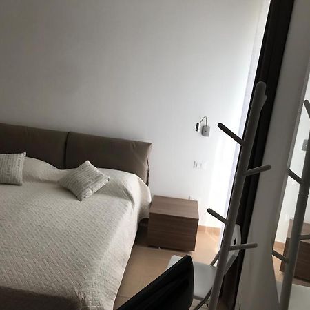5 Miles Apt Apartment Rocca Cinquemiglia Luaran gambar