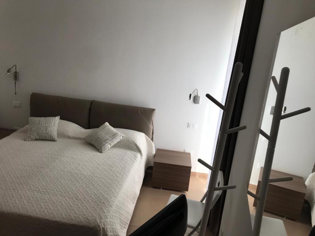 5 Miles Apt Apartment Rocca Cinquemiglia Luaran gambar