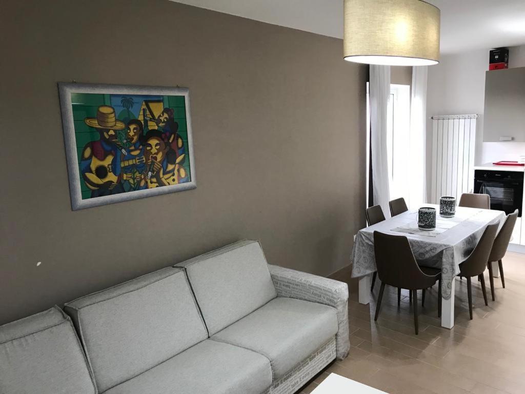 5 Miles Apt Apartment Rocca Cinquemiglia Luaran gambar