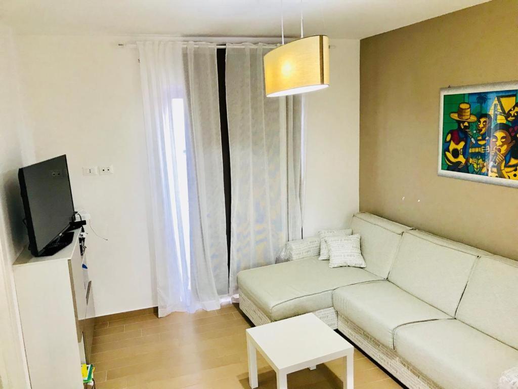 5 Miles Apt Apartment Rocca Cinquemiglia Luaran gambar